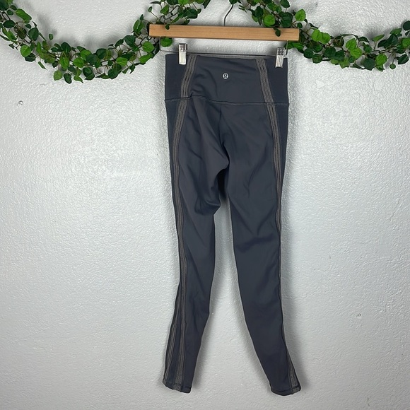 Lululemon Leggings Size 4 - Picture 8 of 9